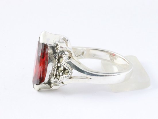 Zware zilveren ring met granaat en marcasiet afbeelding 2