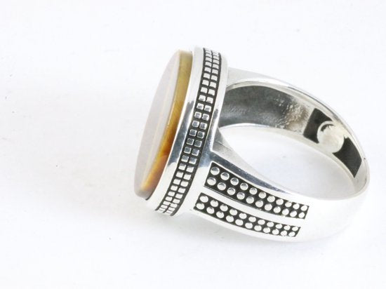 Bewerkte ronde zilveren ring met tijgeroog afbeelding 2