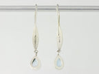 Lange bewerkte zilveren oorbellen met blauwe topaas afbeelding 3