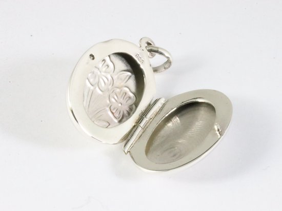 Fijn ovaal zilveren medaillon met bloemen gravering afbeelding 5