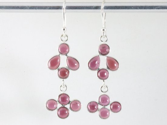 Fijne lange zilveren oorbellen met granaat afbeelding 3