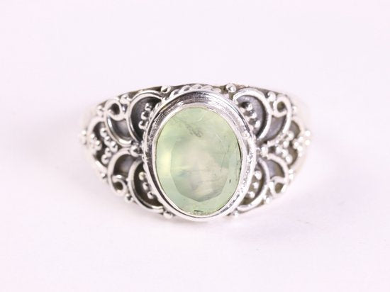 Bewerkte zilveren ring met prehniet afbeelding 4