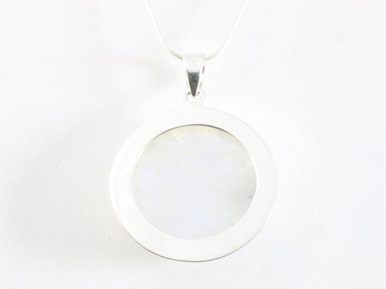 Ronde hoogglans zilveren hanger met regenboog maansteen aan ketting afbeelding 3