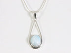 Opengewerkte zilveren hanger met larimar aan ketting afbeelding 4