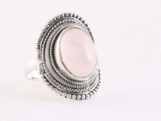 Bewerkte zilveren ring met rozenkwarts afbeelding 1