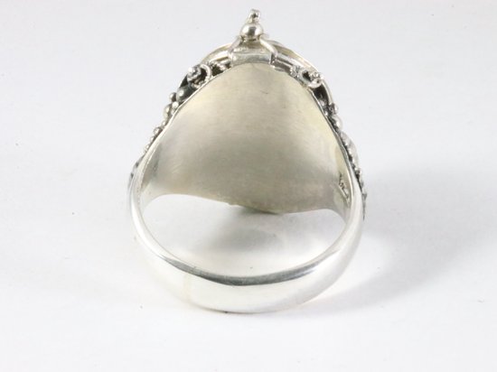 Traditionele bewerkte zilveren gifring met blauwe topaas afbeelding 3