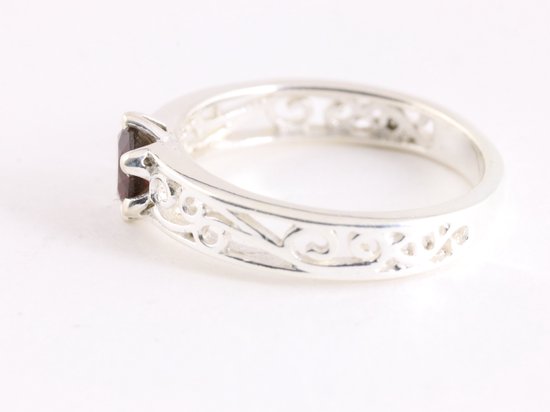 Fijne opengewerkte zilveren ring met granaat afbeelding 2