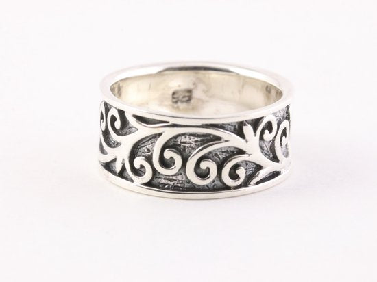 Zware zilveren ring met fantasiegravering afbeelding 1