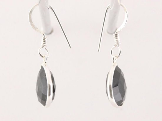 Fijne druppelvormige zilveren oorbellen met onyx afbeelding 2