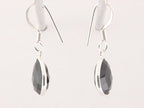 Fijne druppelvormige zilveren oorbellen met onyx afbeelding 2
