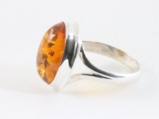 Hoogglans zilveren ring met amber afbeelding 2