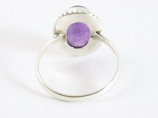 Bewerkte ovale zilveren ring met amethist afbeelding 3