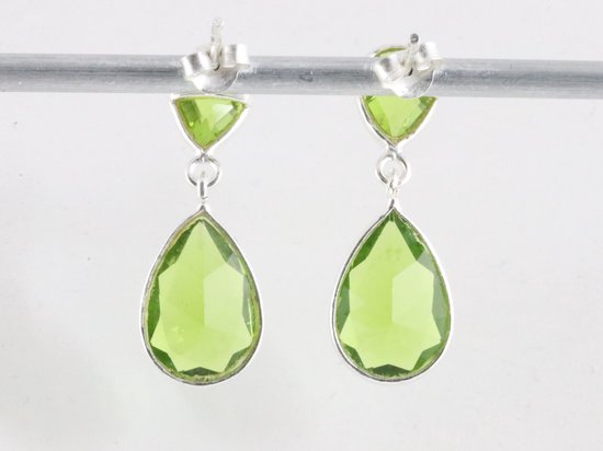 Zilveren oorstekers met peridoot afbeelding 3