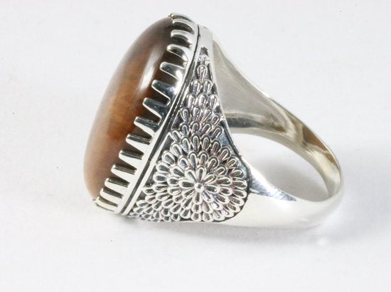 Zware bewerkte zilveren ring met tijgeroog afbeelding 2