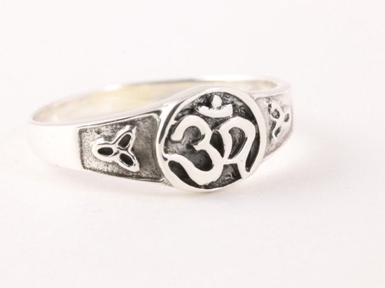 Fijne zilveren ring met ohm teken afbeelding 1