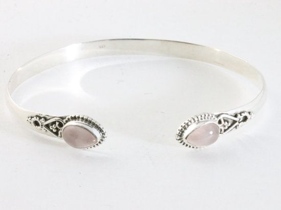 Fijne bewerkte zilveren klemarmband met rozenkwarts afbeelding 3