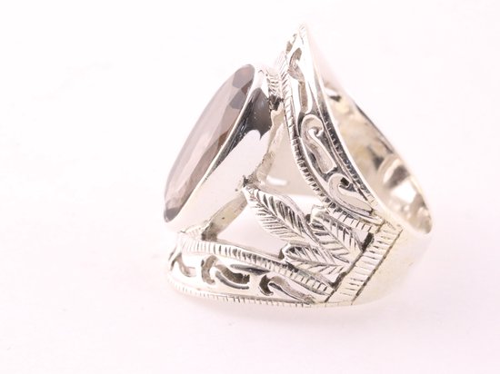 Opengewerkte zilveren ring met rookkwarts afbeelding 2