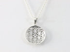 Fijne ronde zilveren levensbloem hanger aan ketting afbeelding 3