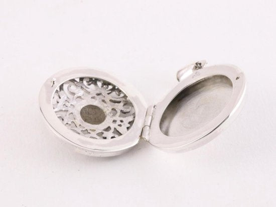 Rond opengewerkt zilveren medaillon met parelmoer afbeelding 5