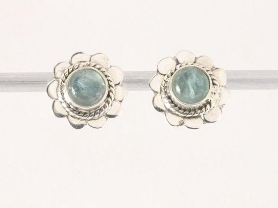 Fijne bewerkte zilveren oorstekers met blauwe apatiet afbeelding 3