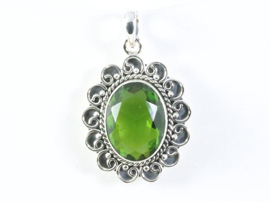 Bewerkte zilveren hanger met peridoot afbeelding 4