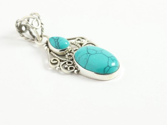 Opengewerkte zilveren hanger met turkoois aan ketting afbeelding 2