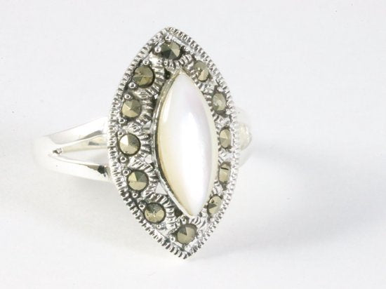 Zilveren ring met parelmoer en marcasiet afbeelding 1