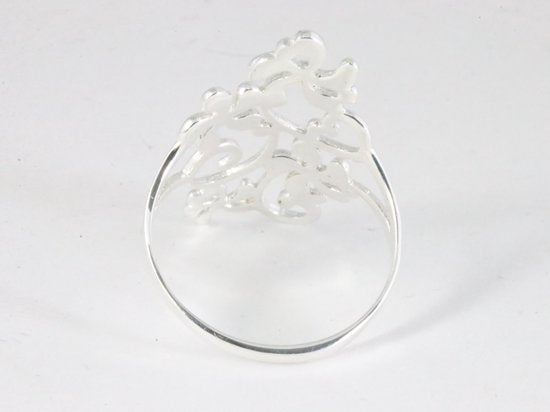 Fijne langwerpige zilveren ring met bloemen afbeelding 3