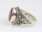 Bewerkte zilveren ring met robijn afbeelding 2