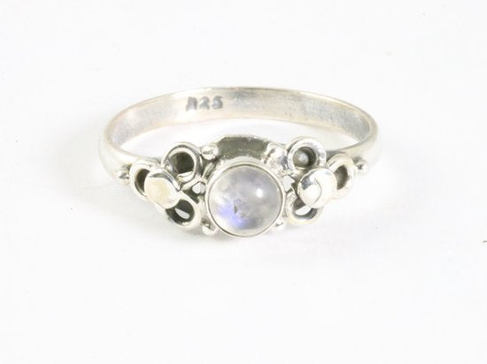 Fijne bewerkte zilveren ring met regenboog maansteen afbeelding 4