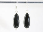 Druppelvormige zilveren oorbellen met onyx afbeelding 1