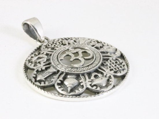 Traditionele ronde zilveren hanger met Tibetaanse gelukssymbolen afbeelding 2