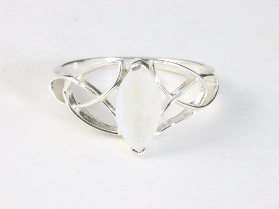 Opengewerkte hoogglans zilveren ring met regenboog maansteen afbeelding 4