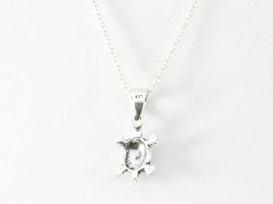 Fijne zilveren schildpad hanger aan ketting afbeelding 3