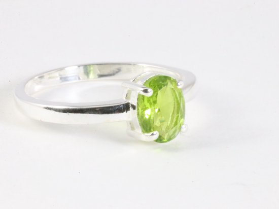 Fijne hoogglans zilveren ring met peridoot afbeelding 1