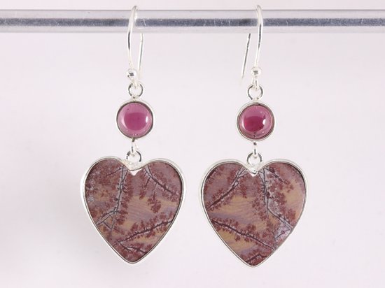 Hartvormige zilveren oorbellen met roze rhyoliet en granaat afbeelding 4
