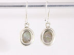 Fijne ovale zilveren oorbellen met labradoriet afbeelding 3