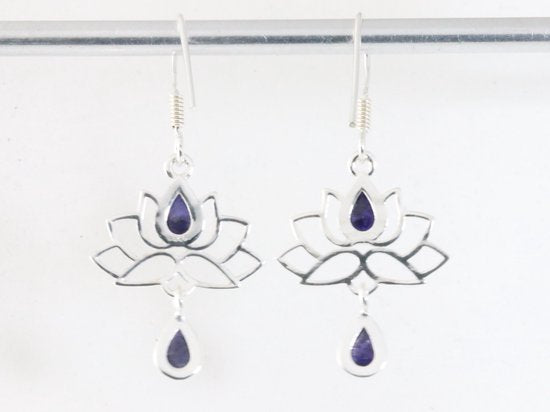 Zilveren lotus oorbellen met blauwe saffier afbeelding 3