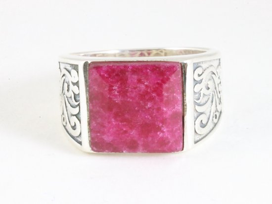 Zware bewerkte zilveren ring met robijn afbeelding 4