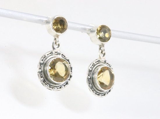 Ronde bewerkte zilveren oorstekers met citrien afbeelding 2