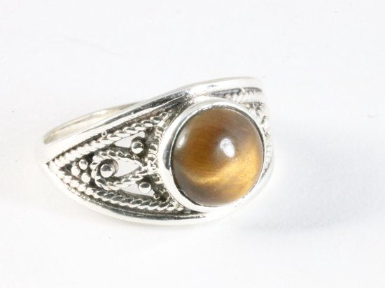 Opengewerkte zilveren ring met tijgeroog afbeelding 1