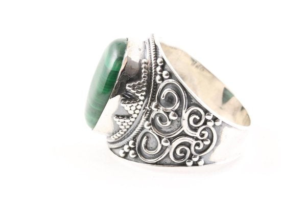 Bewerkte zilveren ring met malachiet afbeelding 2