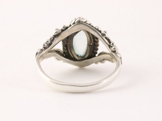 Fijne bewerkte zilveren ring met aqua chalcedoon afbeelding 3