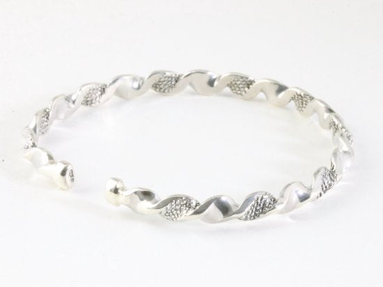 Fijn bewerkte zilveren klemarmband afbeelding 2