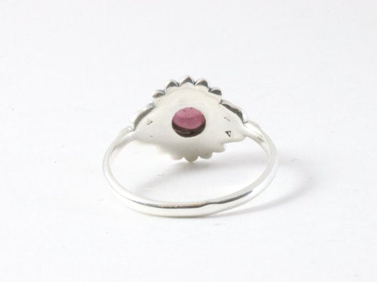 Fijne bewerkte zilveren ring met granaat afbeelding 3