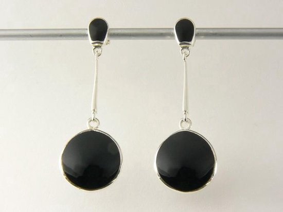 Lange ronde zilveren oorstekers met onyx afbeelding 4
