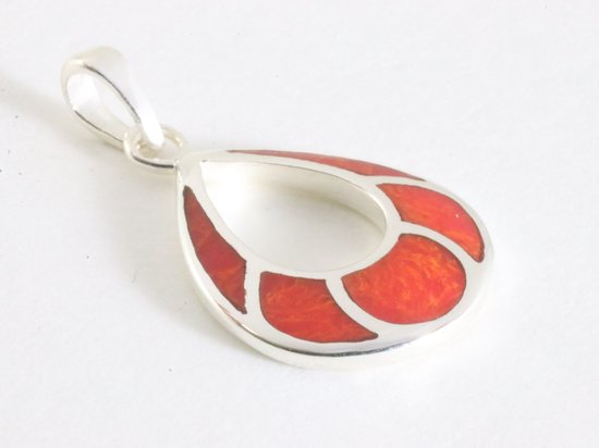 Opengewerkte druppelvormige zilveren hanger met rode koraal steen aan ketting afbeelding 2