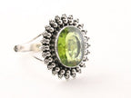 Bewerkte zilveren ring met peridoot afbeelding 1