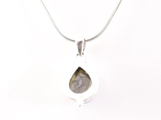 Bewerkte zilveren hanger met labradoriet aan ketting afbeelding 3