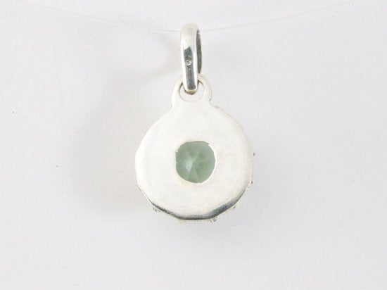 Fijne bewerkte ronde zilveren hanger met groene amethist afbeelding 3
